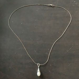 Silver chain with pearl pendant